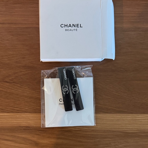 CHANEL Black Logo Hair Clips - Picture 1 of 1